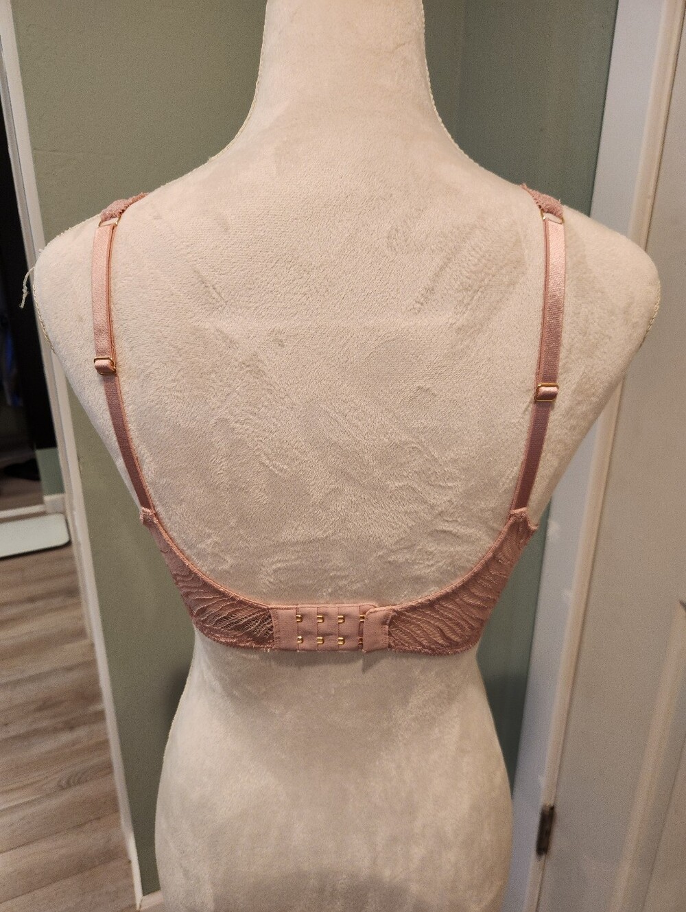 New Victoria's Secret Bra - Picture 2 of 7